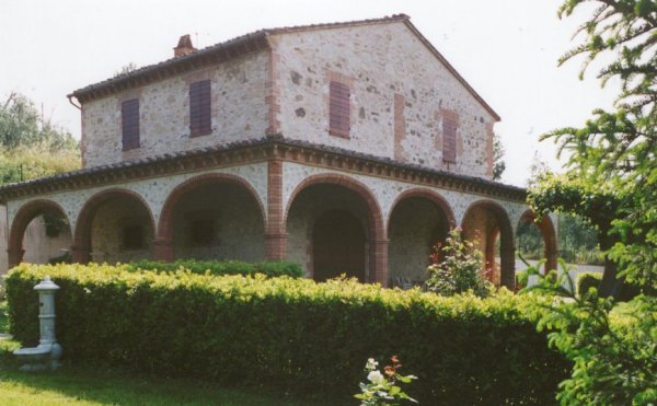 Lato del portico e forno.