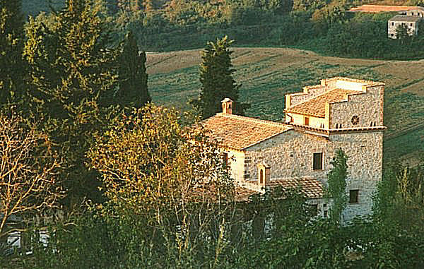 L'abitazione dell'attore Terence Hill vista dalla strada per Narni.