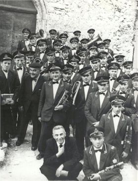 Ingresso del castello con Jimmi Savo e la Banda Comunale di Guardea.